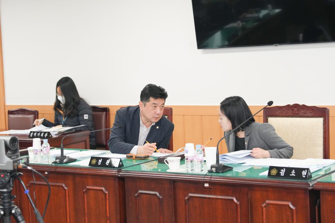'제274회 경주시의회 임시회 중 제1차 문화도시위원회' 게시글의 사진(10) '18093221c4d3ecd23739215c53b51df89eab1a14b6d2ccceb408a2d7e63a1e4b.jpg'
