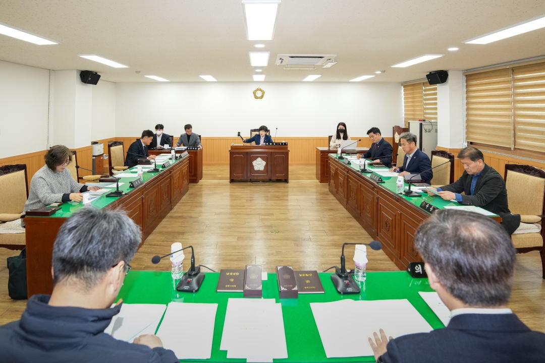 '제274회 경주시의회 임시회 중 의회운영위원회' 게시글의 사진(1) '770c117c29bd94bfbbddd314ea7344dd37e860017de39cd65b0c252a4a2e3aa0.jpg'