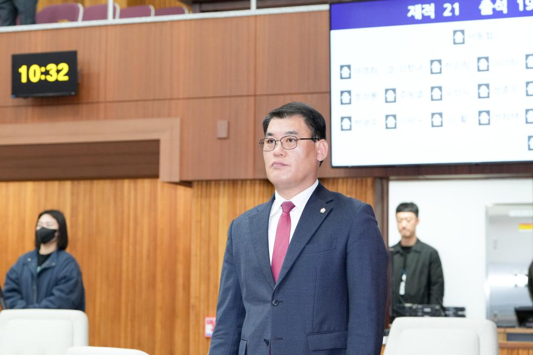 '제274회 경주시의회 임시회 제1차 본회의' 게시글의 사진(8) '38061042e29c965b9ad873fc6f2c57f6e4032a2750cb97566ac55594a6cf507f.jpg'