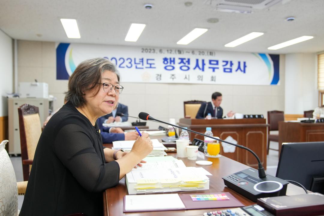 '제276회 경주시의회 제1차 정례회 중 행정사무감사(행정복지위원회)' 게시글의 사진(19) 'e1dfe34eda7f3a3d75ae2c18fe2b034b01f6fbb2472760b0627a9d3d765f88e9.jpg'