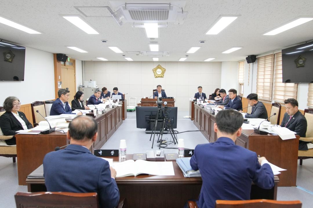 '제275회 경주시의회 임시회 중 예산결산특별위원회' 게시글의 사진(1) '01 20230501_(0327)_제275회 경주시의회 임시회 중 제1차 예산결산특별위원회_DSC02716.jpg'