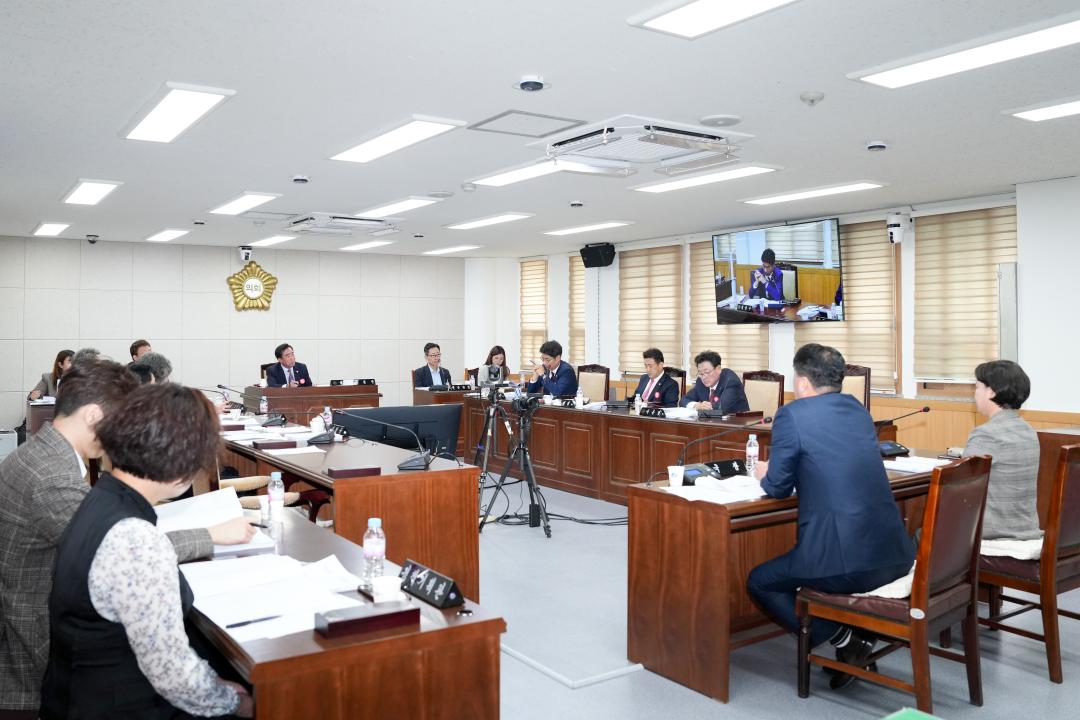 '제278회 경주시의회 임시회 중 경제산업위원회' 게시글의 사진(1) 'DSC02974.jpg'