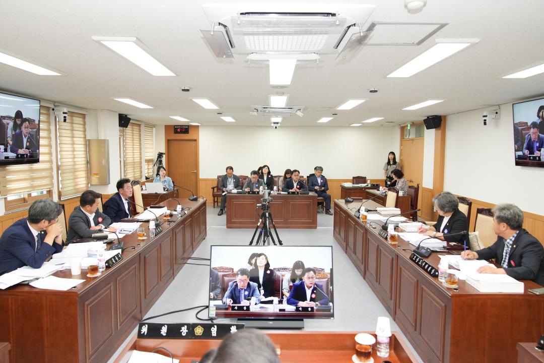 '제277회 경주시의회 임시회 중 행정복지위원회' 게시글의 사진(1) '03 20230905_(0182)_제277회 경주시의회 임시회 중 제1차 행정복지위원회_DSC02183.jpg'