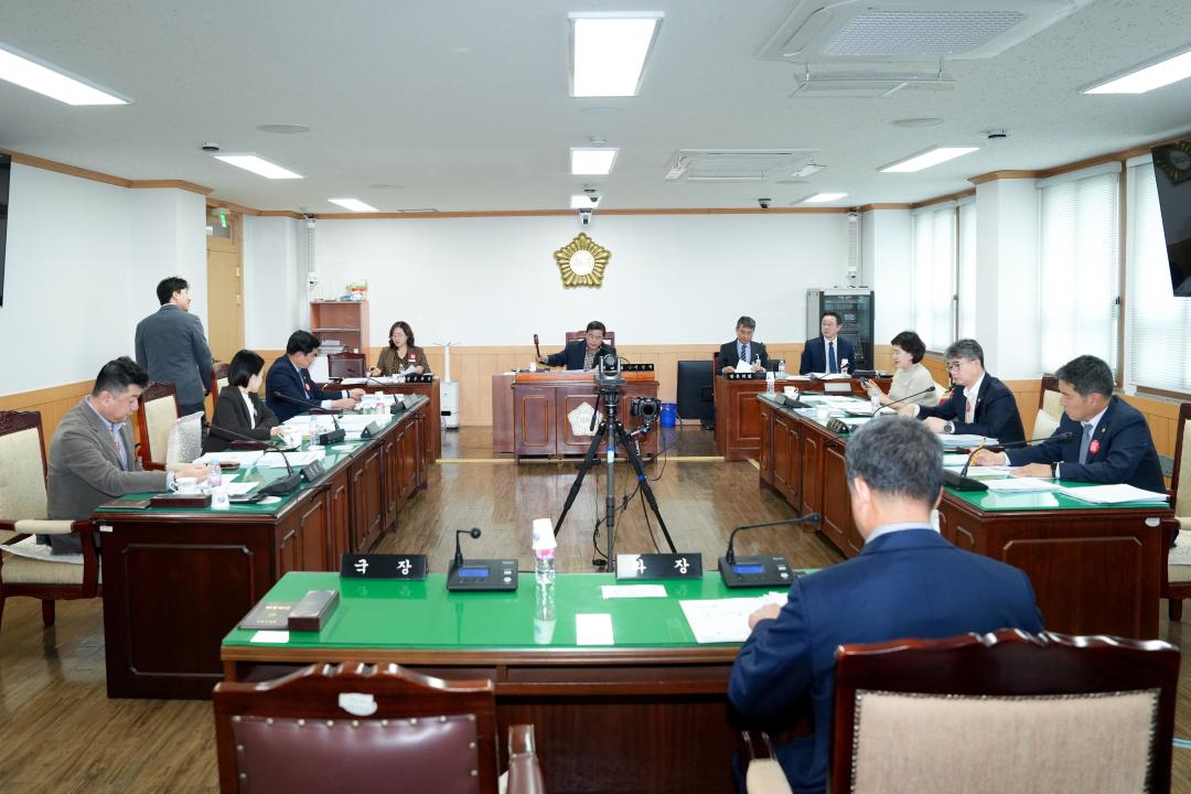 '제278회 경주시의회 임시회 중 문화도시위원회' 게시글의 사진(1) '4DSC02958.jpg'