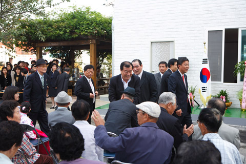 장미동산타워경로회관준공식