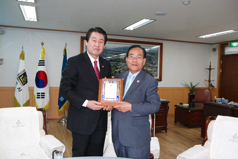 6.25참전용사회 김기호회장 감사패 전달