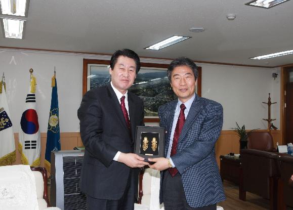 서울대 법학대학 학장 정종섭 교수 감사패 전달