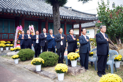 국화분재전시회와향토사료관개관식