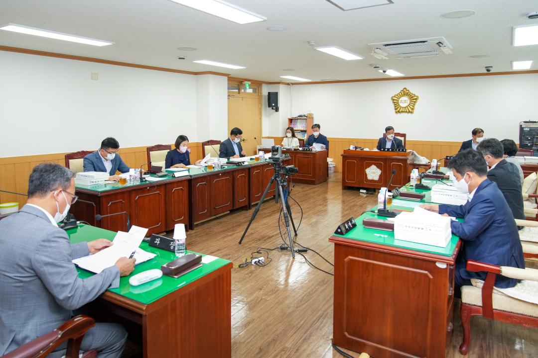 '제270회 임시회 문화도시위원회 회의' 게시글의 사진(3) '20220808_(305)_제270회 임시회 문화도시윙원회 1차 회의_DSC09452.jpg'