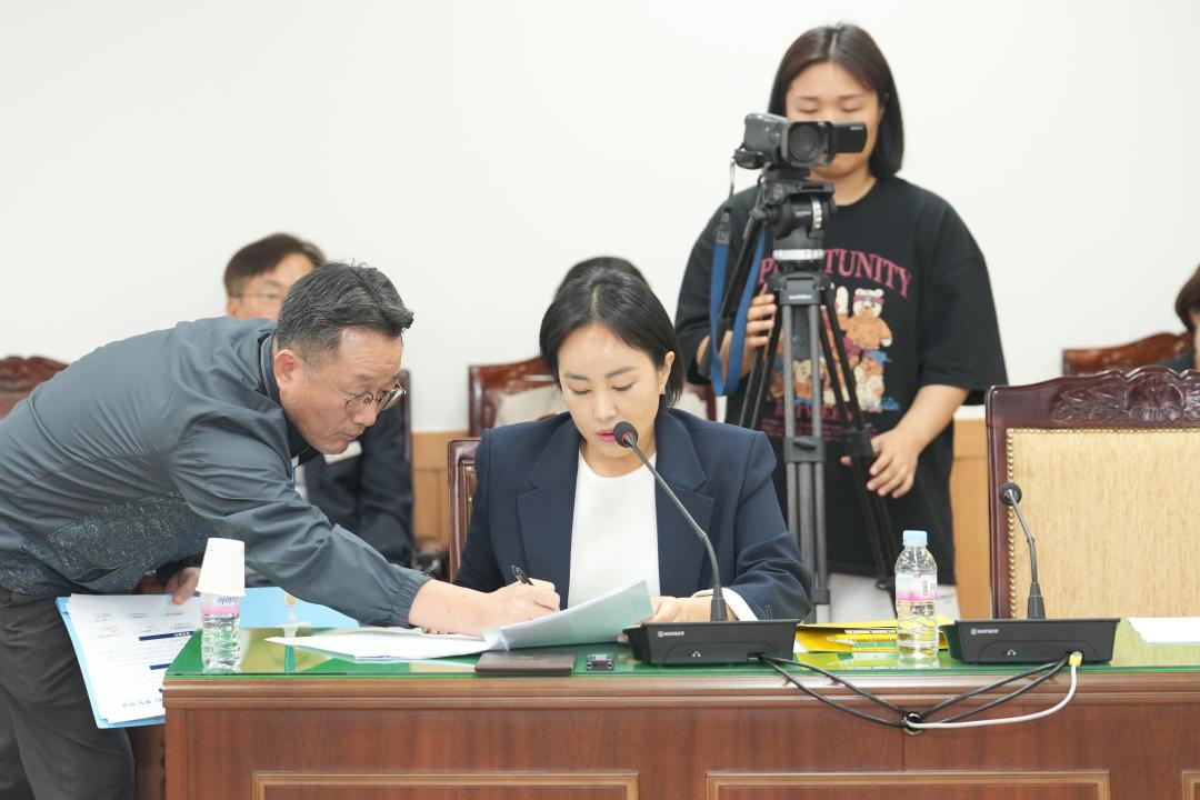 '제283회 임시회 폐회 중 제1차 의회운영위원회 회의 및 11_45 의원 연구단체 운영 심의위원회' 게시글의 사진(14) '20240814_(0520)_의원 연구단체 운영 심의위원회_DSC06109.jpg'