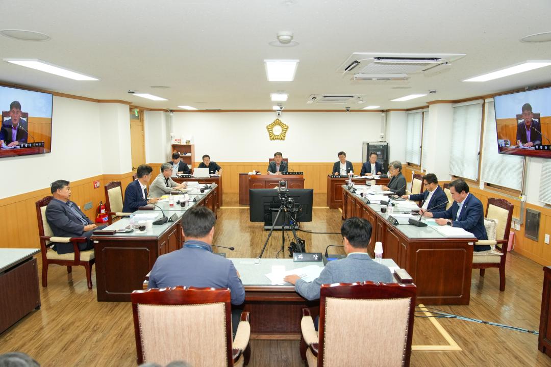 '제284회 경주시의회 임시회 중 제1차 문화도시위원회' 게시글의 사진(1) '20240827_(0538)_제284회 경주시의회 임시회 중 제1차 문화도시위원회_DSC00082.jpg'