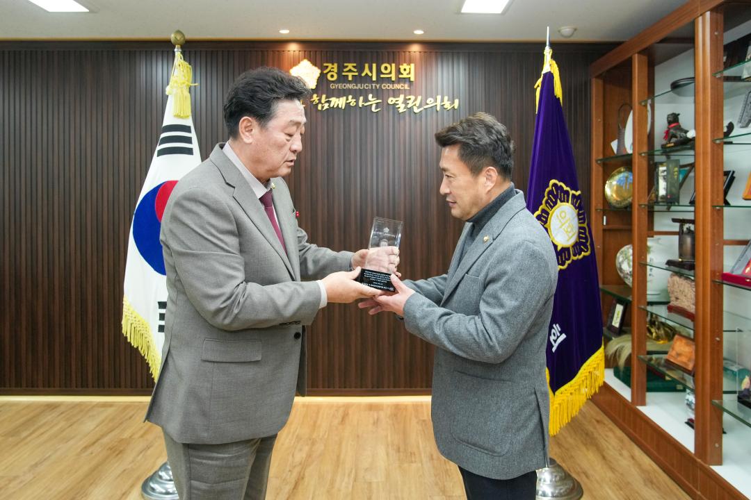 '경상북도 의정봉사대상' 게시글의 사진(2) '20241202_(0623)_경상북도 의정봉사대상_DSC03430.jpg'