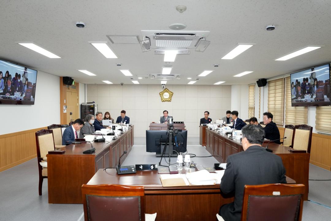 '제279회 경주시의회 제2차 정례회 제2차 상임위원회(문화도시위원회, 행정복지위원회)' 게시글의 사진(5) '20231204_ 제279회 경주시의회 제2차 정레회 제2차 상임위원회(행정복지위원회) (3).jpg'