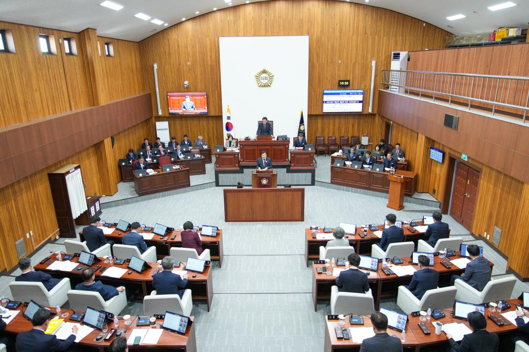 '제287회 경주시의회 제2차 정례회 중 제1차 본회의' 게시글의 사진(15) '20241128_(0262)_제287회 경주시의회 제2차 정례회 중 제1차 본회의_DSC01132.jpg'