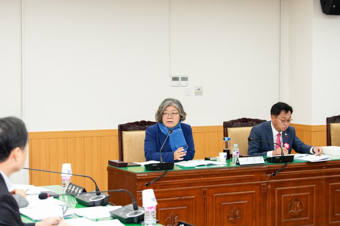 '제279회 경주시의회 제2차 정례회 제1차 의회운영위원회' 게시글의 사진(10) '20231130_(0115)_제279회 경주시의회 제2차 정례회 제1차 의회운영위원회_DSC01575.jpg'