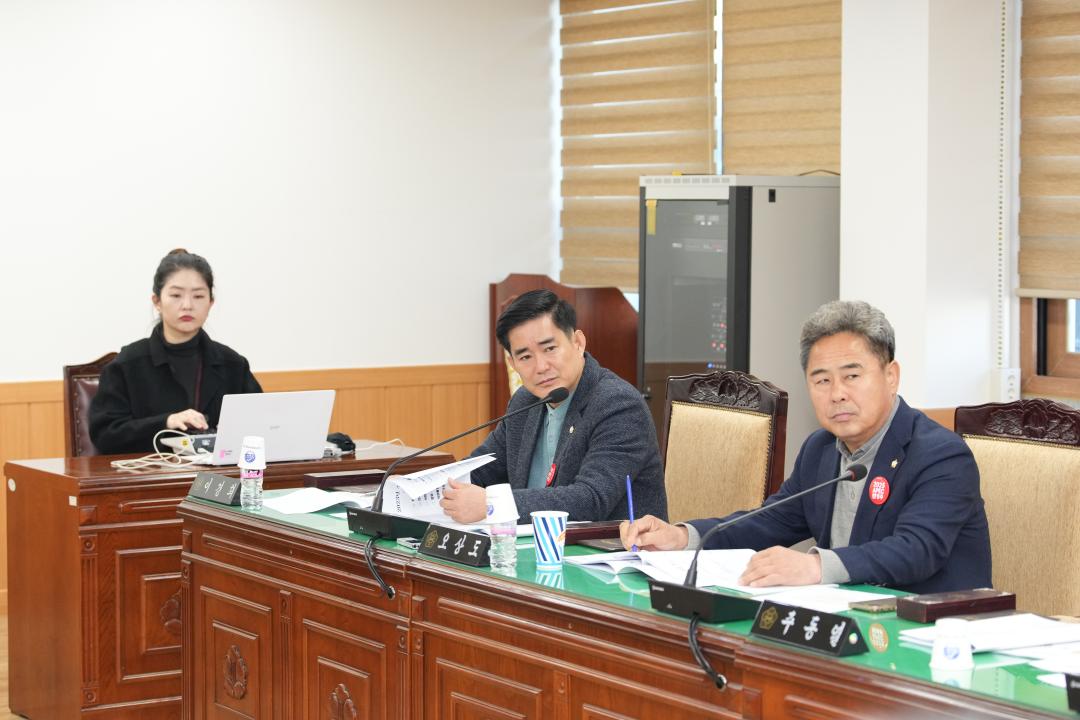 '제279회 경주시의회 제2차 정례회 제1차 의회운영위원회' 게시글의 사진(8) '20231130_(0086)_제279회 경주시의회 제2차 정례회 제1차 의회운영위원회_DSC01546.jpg'