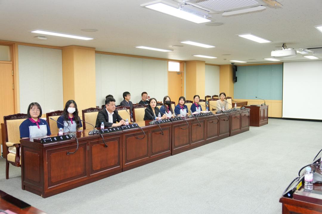 '근화여자고등학교 의회 방문 (청소년 사회 참여 활동)' 게시글의 사진(7) '20240903_(0163)_근화여자고등학교 경주시의회 방문_DSC01489.jpg'