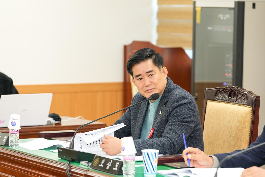 '제279회 경주시의회 제2차 정례회 제1차 의회운영위원회' 게시글의 사진(7) '20231130_(0083)_제279회 경주시의회 제2차 정례회 제1차 의회운영위원회_DSC01543.jpg'