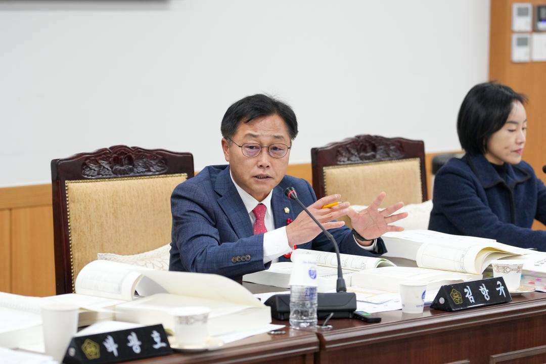 '제279회 경주시의회 제2차 정례회 제1차 예산결산특별위원회' 게시글의 사진(18) '20231206_(0579)_제279회 경주시의회 제2차 정례회 제1차 예산결산특별위원회_DSC02933.jpg'