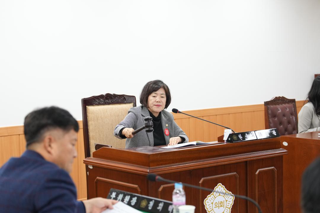 '제279회 경주시의회 제2차 정례회 제2차 의회운영위원회' 게시글의 사진(9) '20231214_(0106)_제279회 경주시의회 제2차 정례회 제2차 의회운영위원회_DSC04700.jpg'