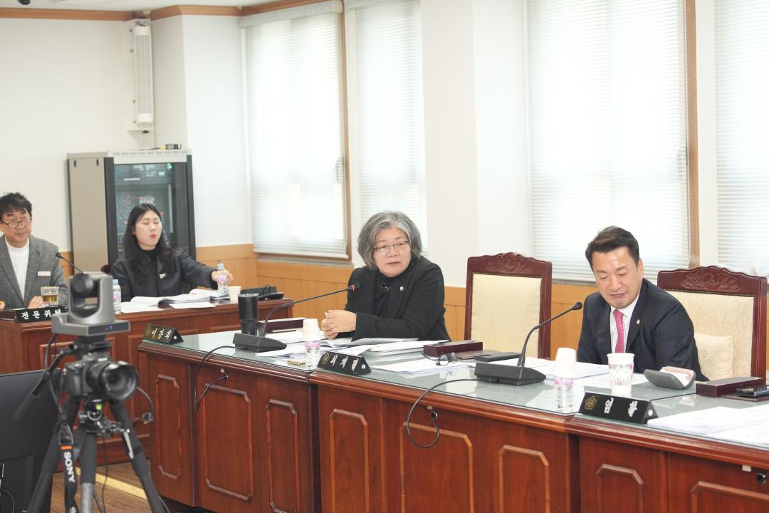 '제287회 경주시의회 제2차 정례회 중 제1차 문화도시위원회' 게시글의 사진(14) '20241129_(0546)_제287회 경주시의회 제2차 정례회 중 제1차 문화도시위원회_DSC02233.jpg'