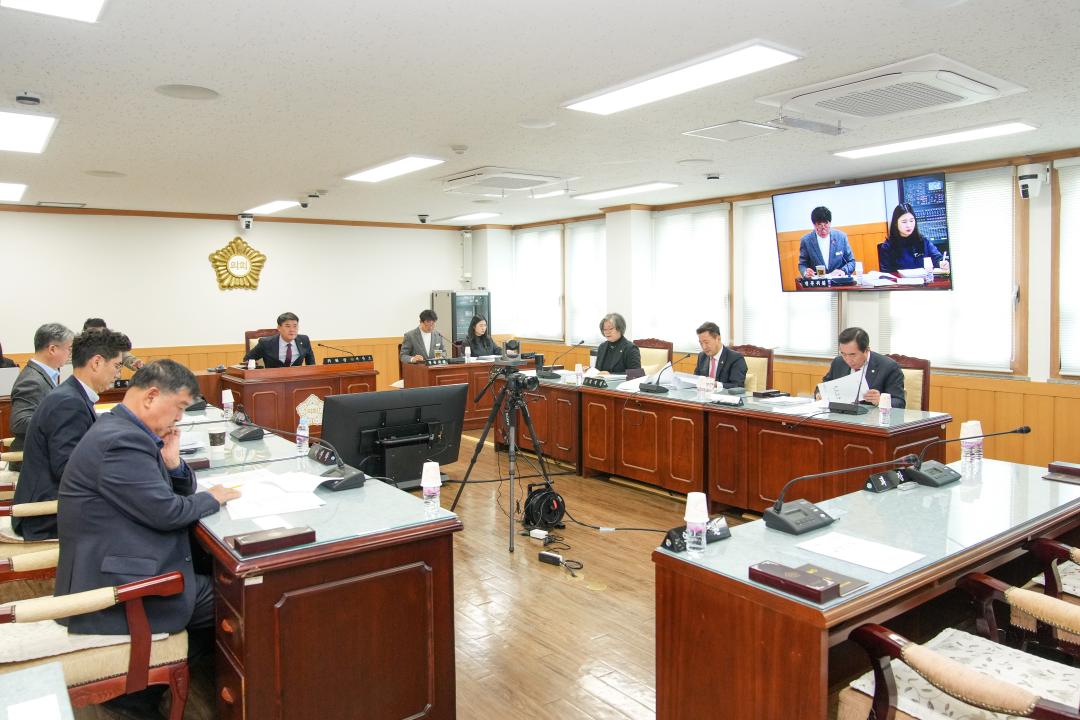 '제287회 경주시의회 제2차 정례회 중 제1차 문화도시위원회' 게시글의 사진(18) '20241129_(0348)_제287회 경주시의회 제2차 정례회 중 제1차 문화도시위원회_DSC02000.jpg'