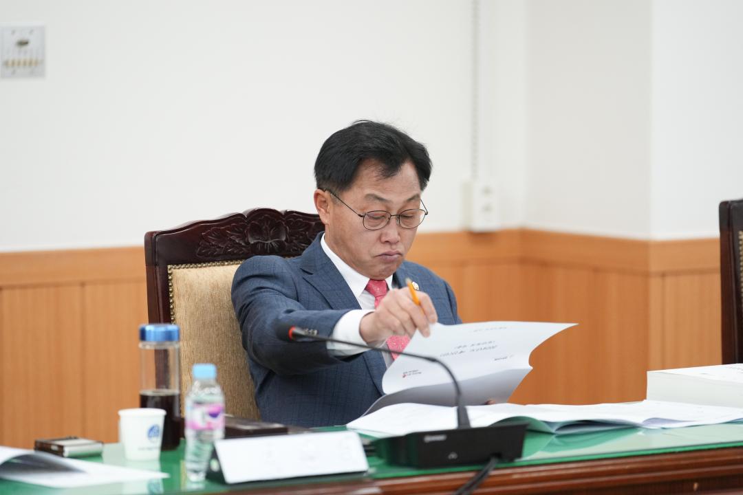 '제279회 경주시의회 제2차 정례회 제1차 의회운영위원회' 게시글의 사진(14) '20231130_(0219)_제279회 경주시의회 제2차 정례회 제1차 의회운영위원회_DSC01684.jpg'