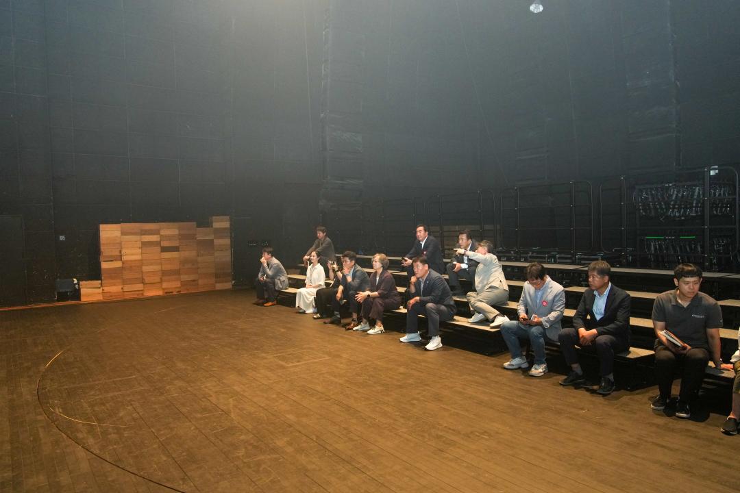 '문화도시위원회 현장방문' 게시글의 사진(12) '20240729_(0178)_문화도시위원회 현장방문(경주문화재단, 예술의전당 시설견학)_DSC01008.jpg'
