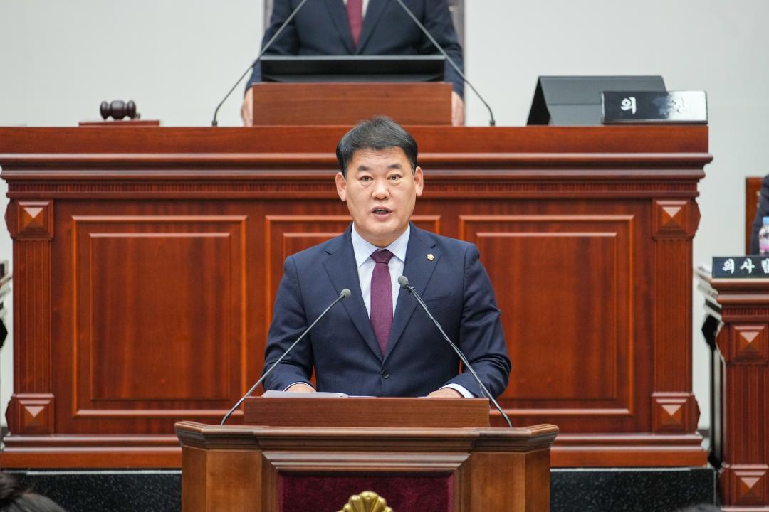 '제287회 경주시의회 제2차 정례회 중 제1차 본회의' 게시글의 사진(11) '20241128_(0177)_제287회 경주시의회 제2차 정례회 중 제1차 본회의_DSC01046.jpg'