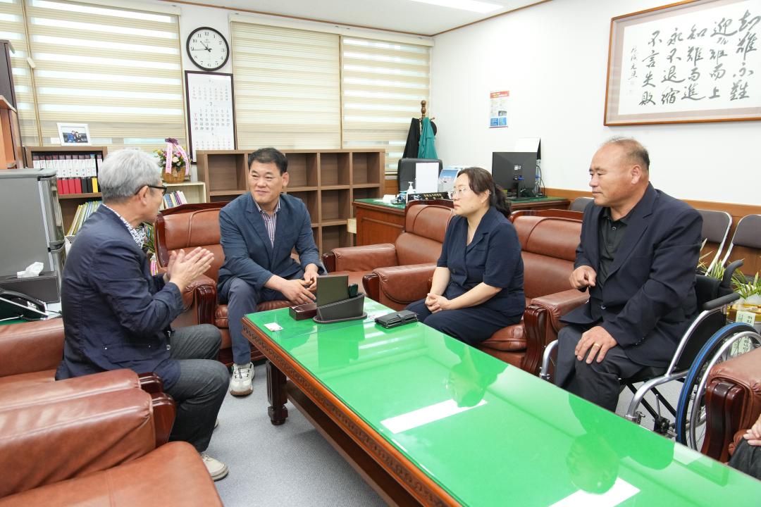 '경주시장애인체육회 문화도시의원장실 방문' 게시글의 사진(1) '20240709_(0060)_경주시장애인체육회 자문위원  문화도시의원장실 방문_DSC05424.jpg'