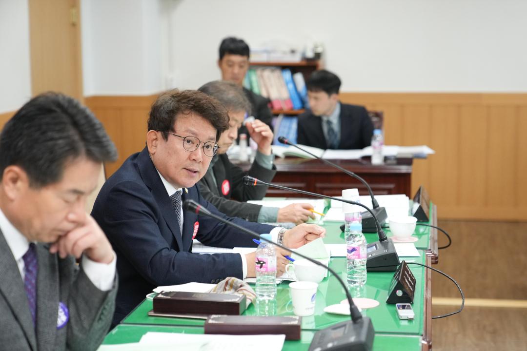 '제279회 경주시의회 제2차 정례회 제1차 경제산업위원회' 게시글의 사진(8) '20231130_(0426)_제279회 경주시의회 제2차 정례회 제1차 경제산업위원회_DSC01895.jpg'