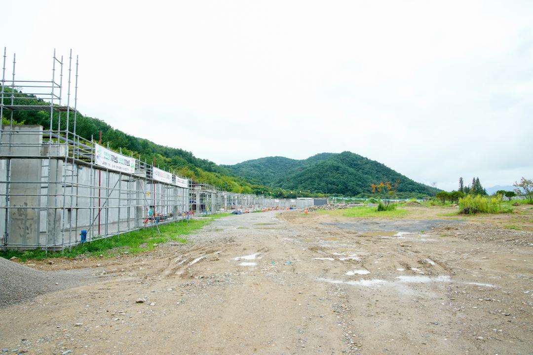 '문화도시위원회 현장방문(경주 라원_예술창작소 부지)' 게시글의 사진(8) '20240821_(0083)_문화도시위원회 현장방문(경주 라원_예술창작소 부지)_DSC07918.jpg'