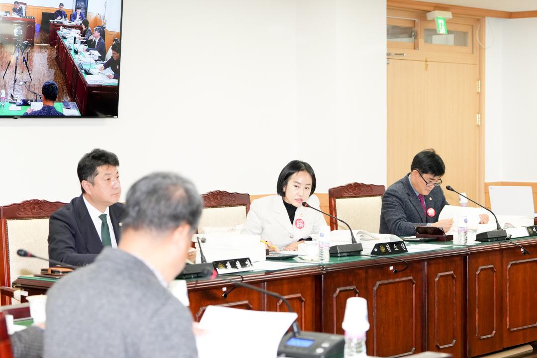 '제279회 경주시의회 제2차 정례회 제2차 상임위원회(문화도시위원회, 행정복지위원회)' 게시글의 사진(21) '20231204_ 제279회 경주시의회 제2차 정례회 제2차상임위원회(문화도시위원회) (107).jpg'