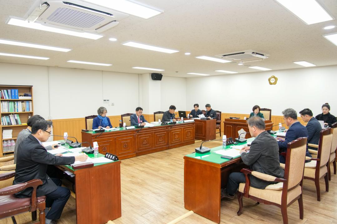 '제279회 경주시의회 제2차 정례회 제1차 의회운영위원회' 게시글의 사진(3) '20231130_(0051)_제279회 경주시의회 제2차 정례회 제1차 의회운영위원회_DSC01510.jpg'