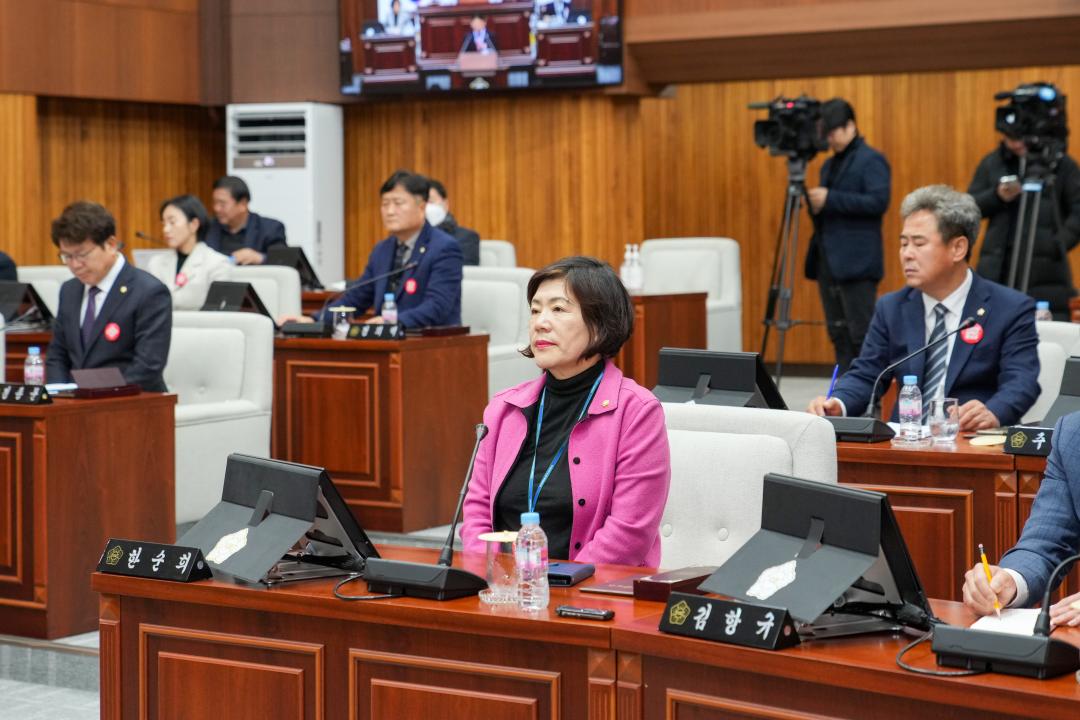 '제279회 경주시의회 제2차 정례회 제3차 본회의' 게시글의 사진(17) '20231220_(0404)_제279회 경주시의회 제2차 정례회 제3차 본회의_DSC06435.jpg'