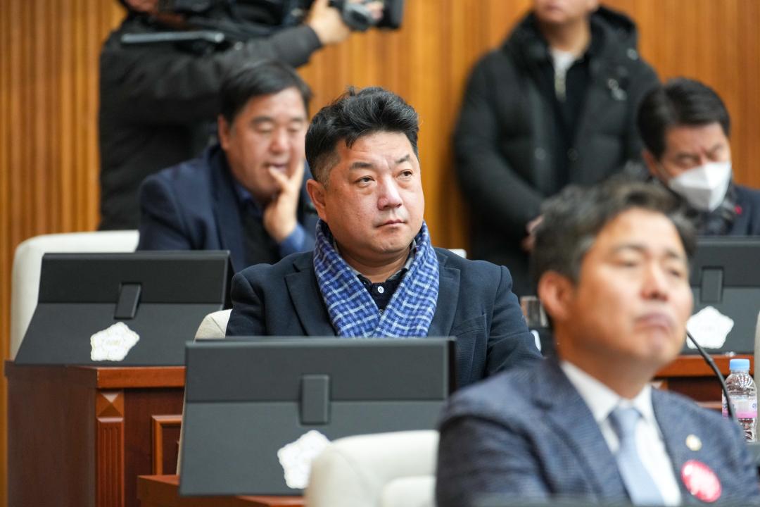 '제279회 경주시의회 제2차 정례회 제3차 본회의' 게시글의 사진(23) '20231220_(0452)_제279회 경주시의회 제2차 정례회 제3차 본회의_DSC06483.jpg'