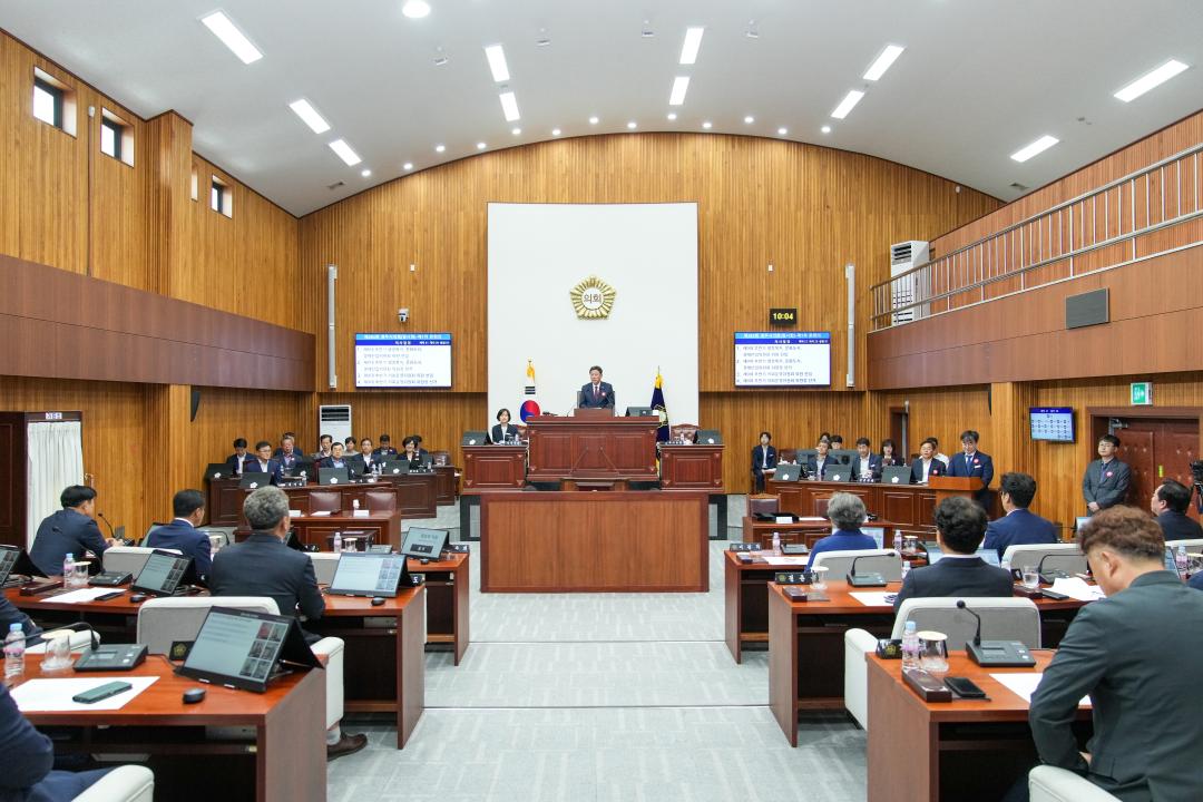 '제283회 경주시의회 임시회 제1차 본회의' 게시글의 사진(1) '20240703_(0129)_제283회 경주시의회 임시회 제1차 본회의_DSC03776.jpg'