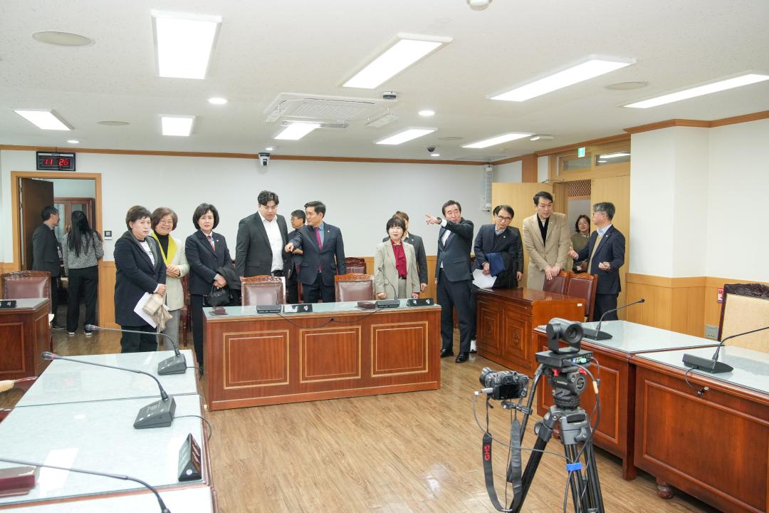 '구미시의회 기획행정위원회 경주시의회 내방' 게시글의 사진(7) '07 20250317_(0286)_구미시의회 경주시의회 내방_DSC02137.jpg'