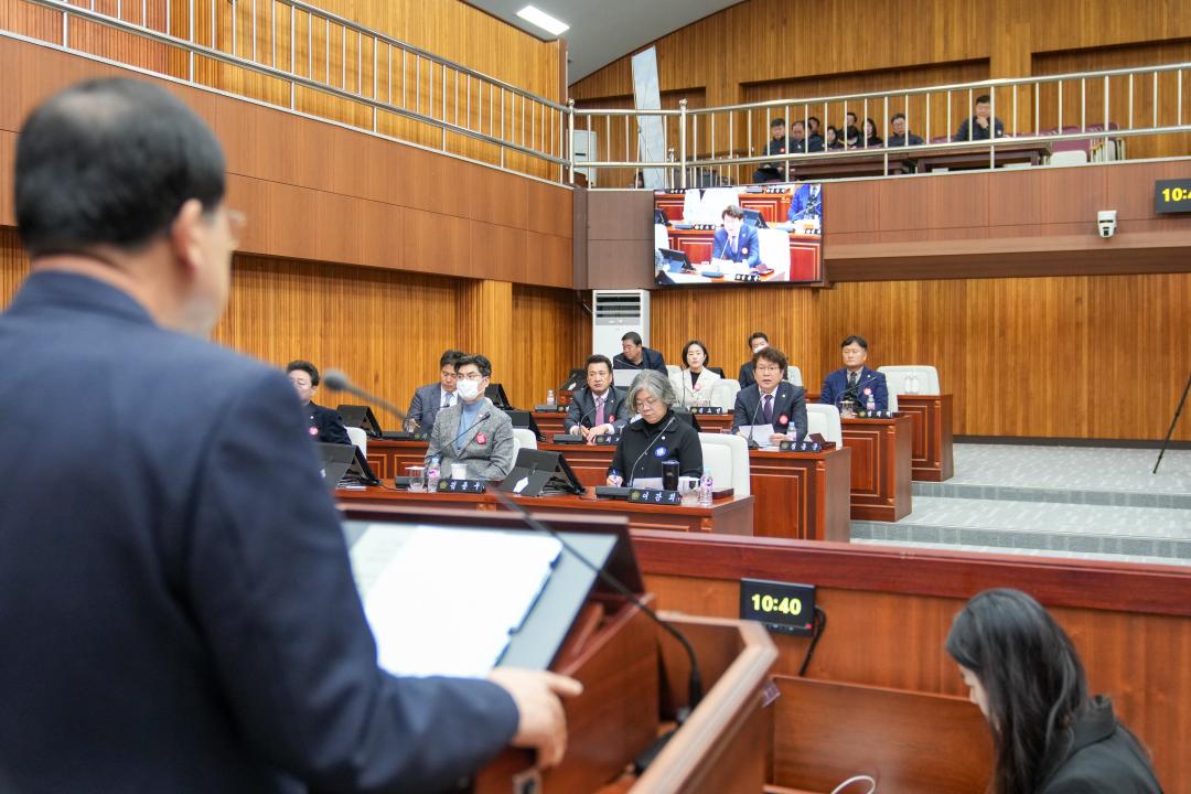 '제279회 경주시의회 제2차 정례회 제3차 본회의' 게시글의 사진(30) '20231220_(0581)_제279회 경주시의회 제2차 정례회 제3차 본회의_DSC06612.jpg'