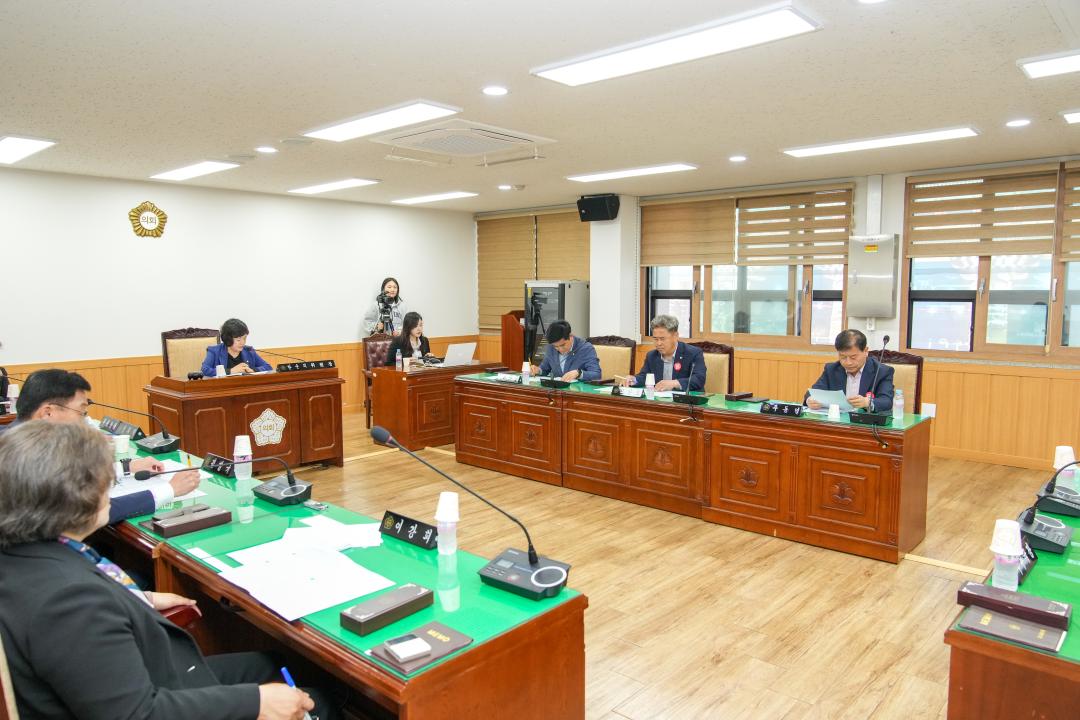 '제281회 경주시의회 임시회 중 제1차 의회운영위원회' 게시글의 사진(9) '20240416_(0098)_제281회 경주시의회 임시회 중 제1차 의회운영위원회_DSC02825.jpg'