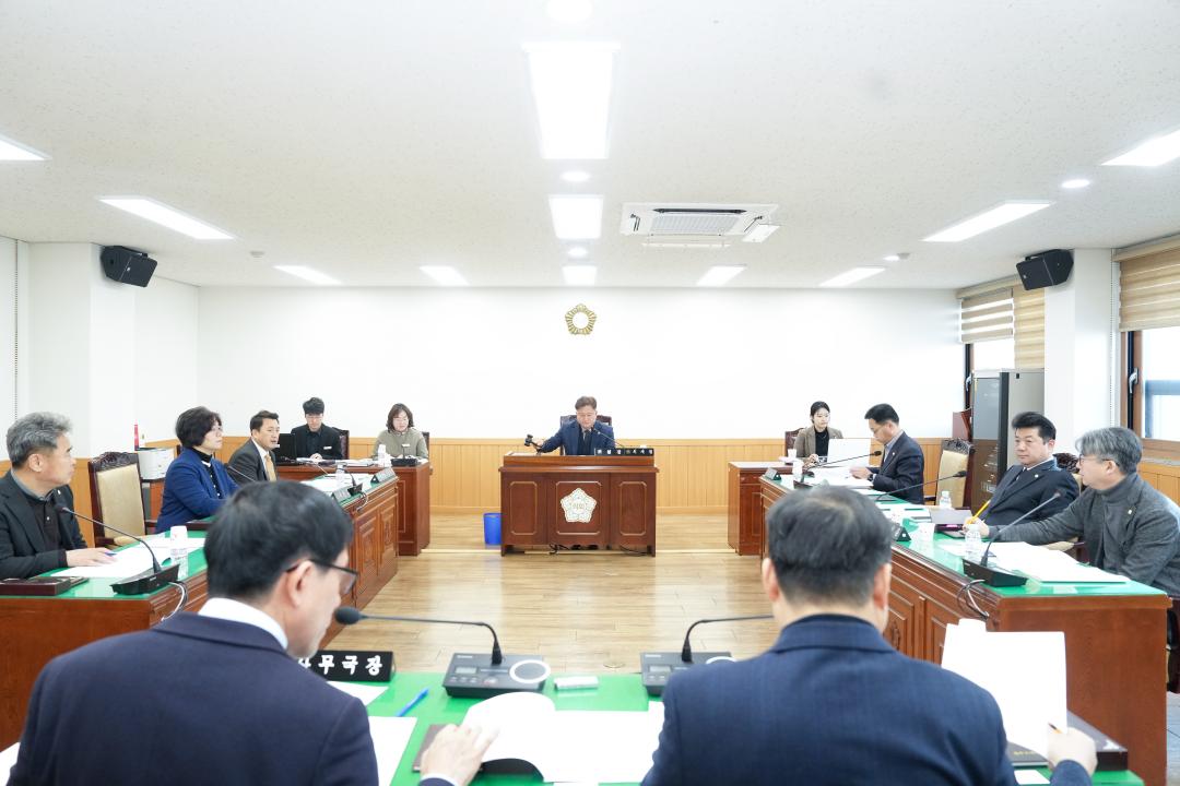 '경주시의회 임시회 중 제1차 의회운영위원회' 게시글의 사진(3) '20250214_ 제288회 경주시의회 임시회 중  제1차 의회운영위원회 (2).jpg'
