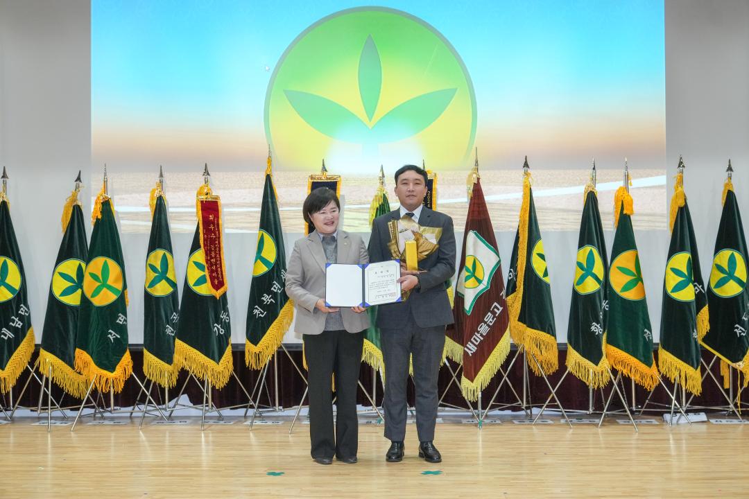 '2024 경주시새마을지도자 대회' 게시글의 사진(10) '20241220_(0384)_2024 경주시새마을지도자 대회_DSC09913.jpg'