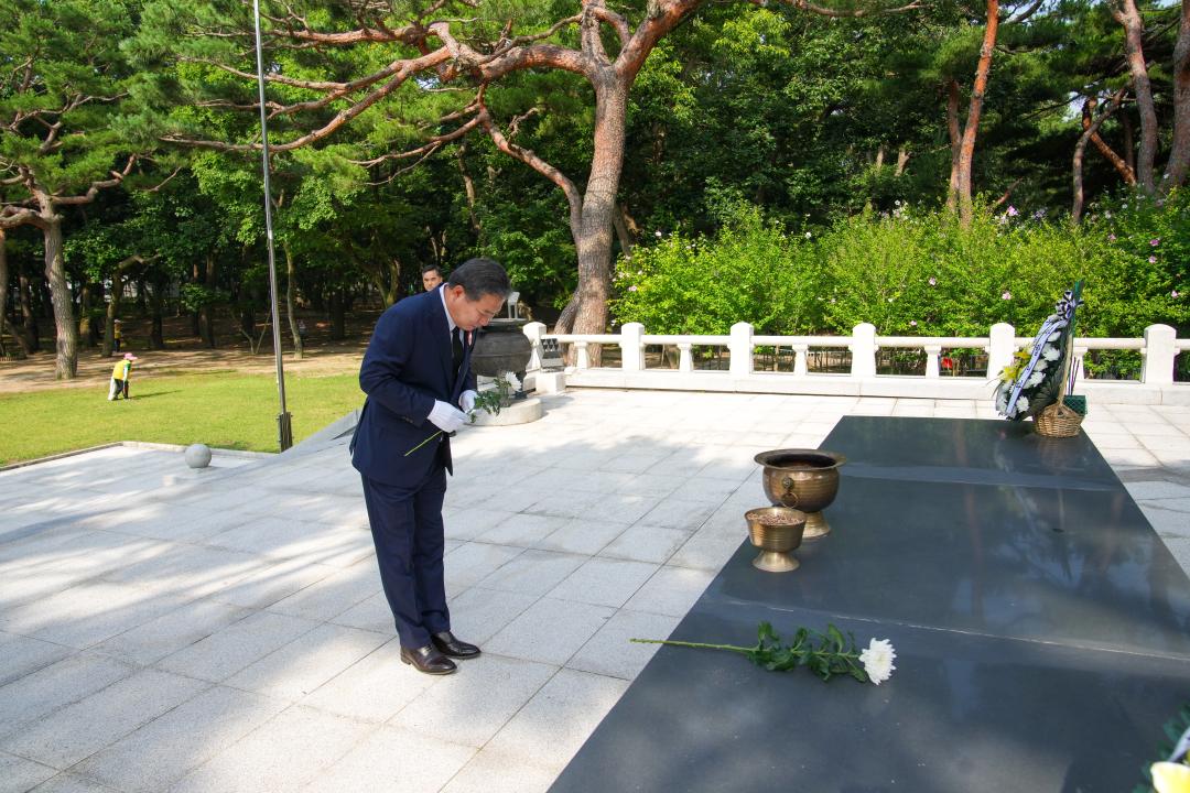 '경주시의회 9대 개원 1주년 기념행사 - 충혼탑 참배' 게시글의 사진(2) '20230703_(0027)_경주시의회 9대 개원 1주년 기념행사_DSC00757.jpg'