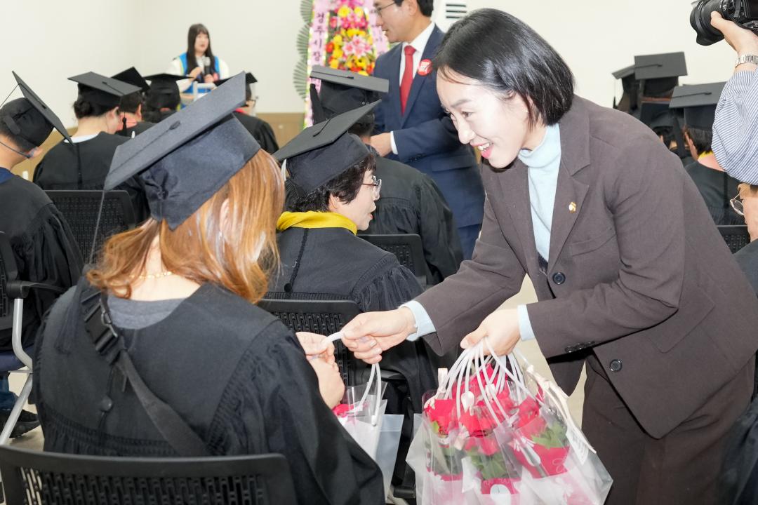 '2023 제13기  밝은빛누리 장애인 대학 수료식' 게시글의 사진(9) 'DSC05946.jpg'