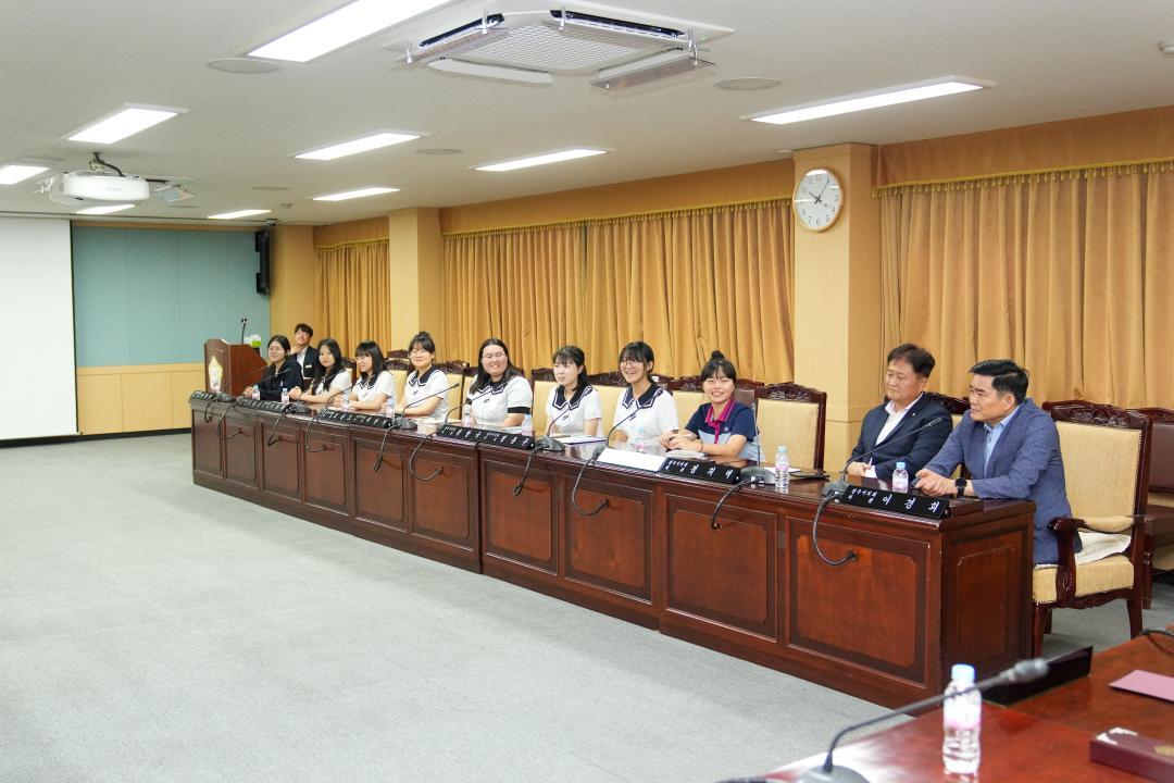 '근화여자고등학교 의회 방문 (청소년 사회 참여 활동)' 게시글의 사진(12) '20240903_(0161)_근화여자고등학교 경주시의회 방문_DSC01487.jpg'