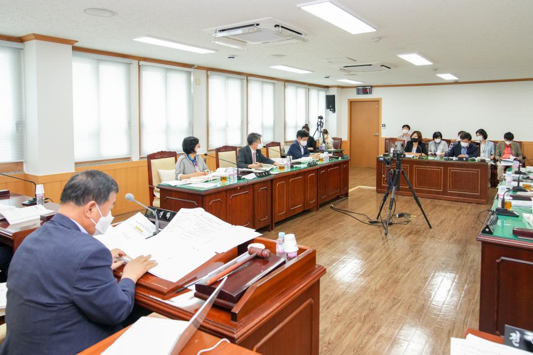 '제270회 임시회 문화도시위원회 회의' 게시글의 사진(18) '20220808_(418)_제270회 임시회 문화도시윙원회 1차 회의_DSC09742.jpg'