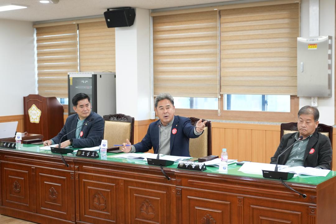 '제279회 경주시의회 제2차 정례회 제1차 의회운영위원회' 게시글의 사진(17) '20231130_(0274)_제279회 경주시의회 제2차 정례회 제1차 의회운영위원회_DSC01741.jpg'