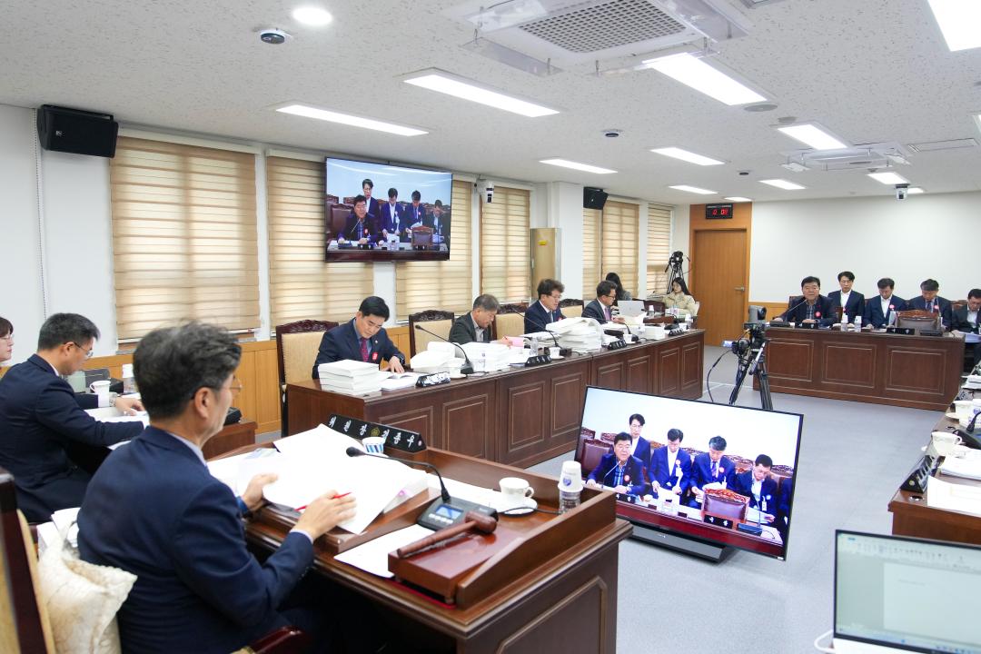 '제279회 경주시의회 제2차 정례회 제1차 예산결산특별위원회' 게시글의 사진(22) '20231206_(0129)_제279회 경주시의회 제2차 정례회 제1차 예산결산특별위원회_DSC02483.jpg'