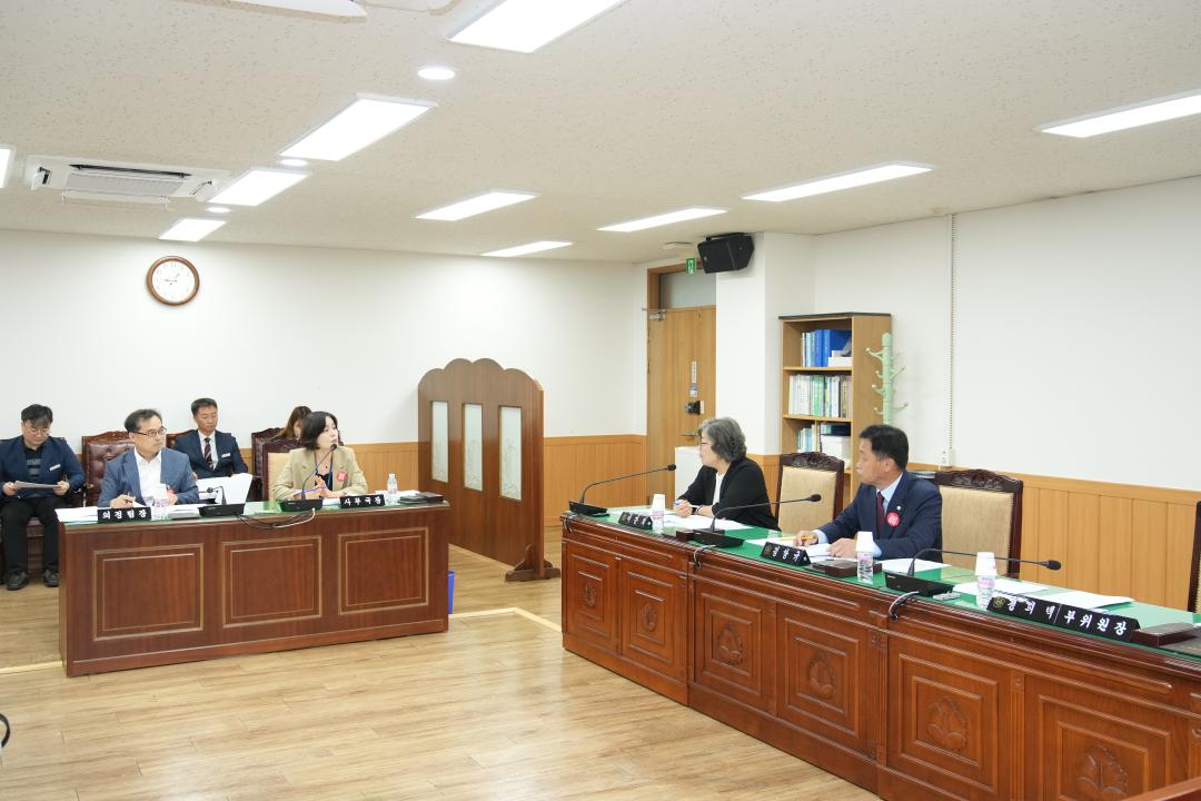 '제282회 경주시의회 제1차 정례회 중 제1차 의회운영위원회' 게시글의 사진(6) '20240610_(0038)_제282회 경주시의회 제1차 정례회 중 제1차 의회운영위원회_DSC07664.jpg'