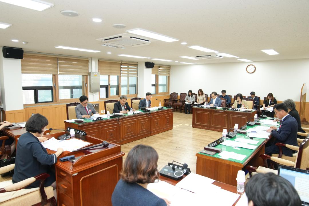 '제282회 경주시의회 제1차 정례회 중 제1차 의회운영위원회' 게시글의 사진(13) '20240610_(0063)_제282회 경주시의회 제1차 정례회 중 제1차 의회운영위원회_DSC07689.jpg'